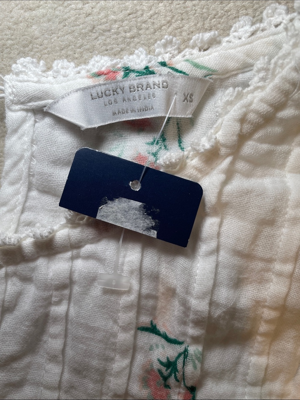 Lucky Brand White Floral Embroidered Flutter Sleeve Top sz  XS - Picture 2 of 5